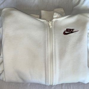 white nike sweatshirt